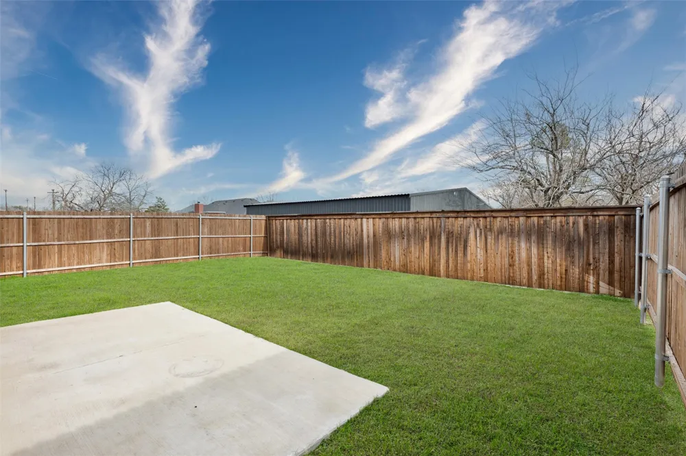 321 Glenwick Lane Van Alstyne, TX 75495