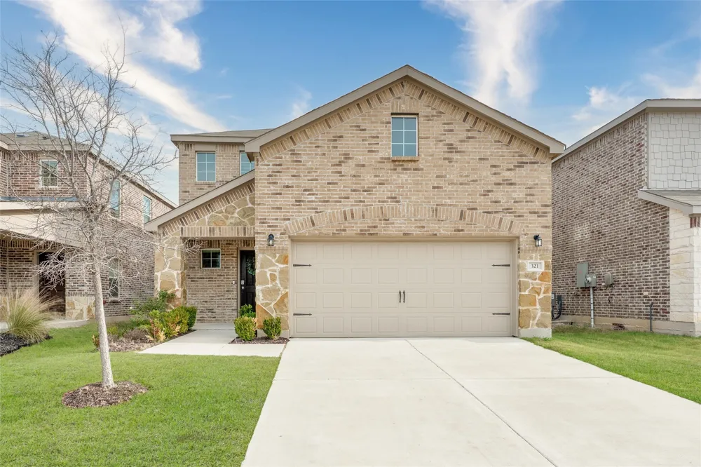 321 Glenwick Lane Van Alstyne, TX 75495