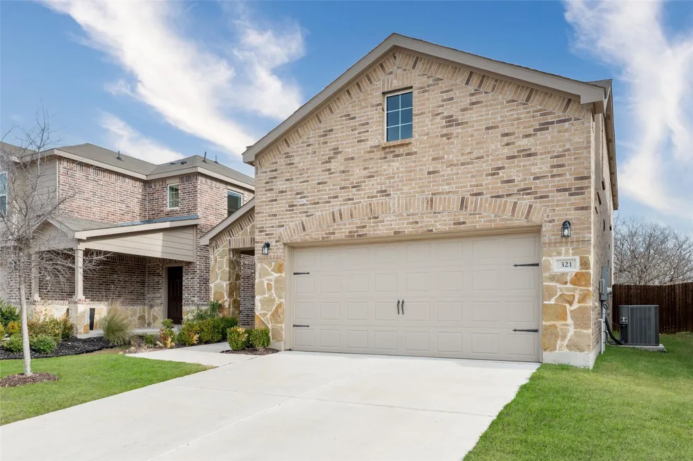 321 Glenwick Lane Van Alstyne, TX 75495