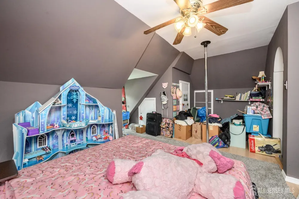 147 Claremont Avenue Verona, NJ 07044