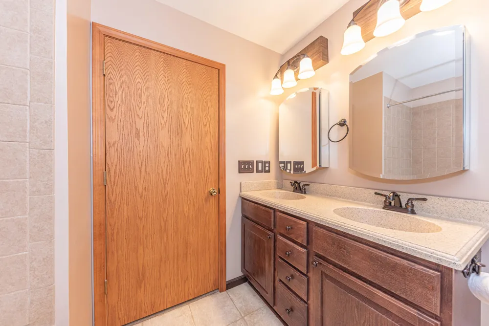 535 Sycamore Circle Saline, MI 48176
