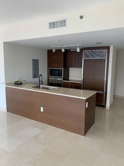 465 Brickell Ave #4902 Miami, FL 33131