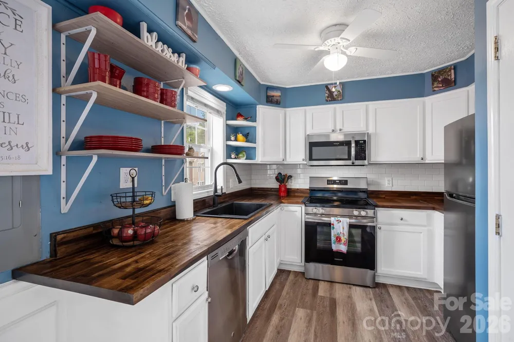 109 Loch Haven Road Swannanoa, NC 28778