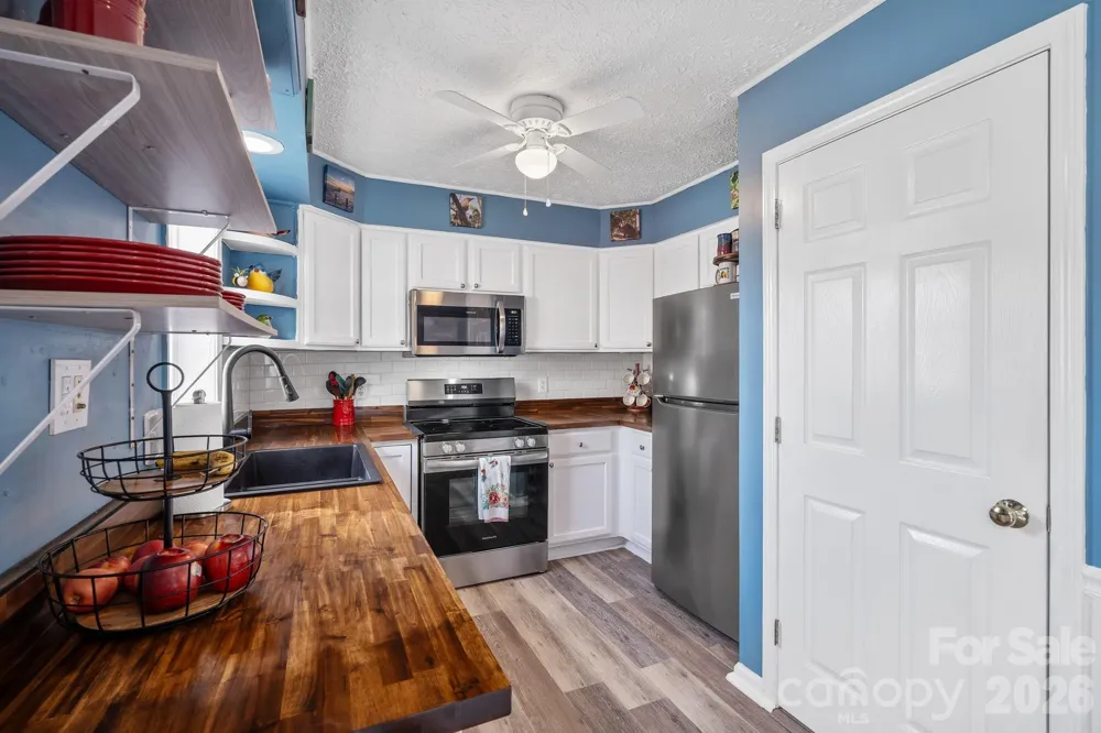 109 Loch Haven Road Swannanoa, NC 28778