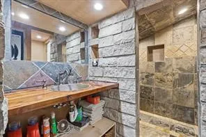 111 Oak Tree Lane Hickory Creek, TX 75065