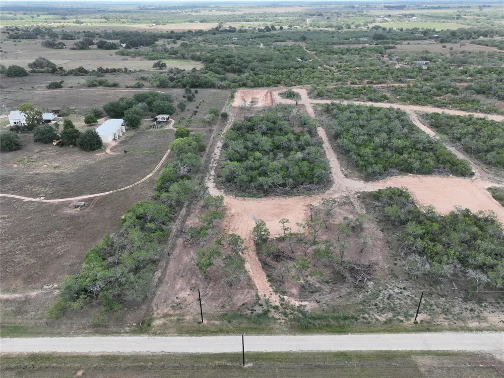 2105 County Road 124 Floresville, TX 78114