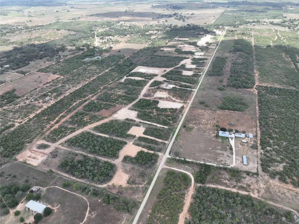 2105 County Road 124 Floresville, TX 78114
