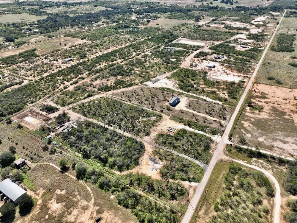2105 County Road 124 Floresville, TX 78114