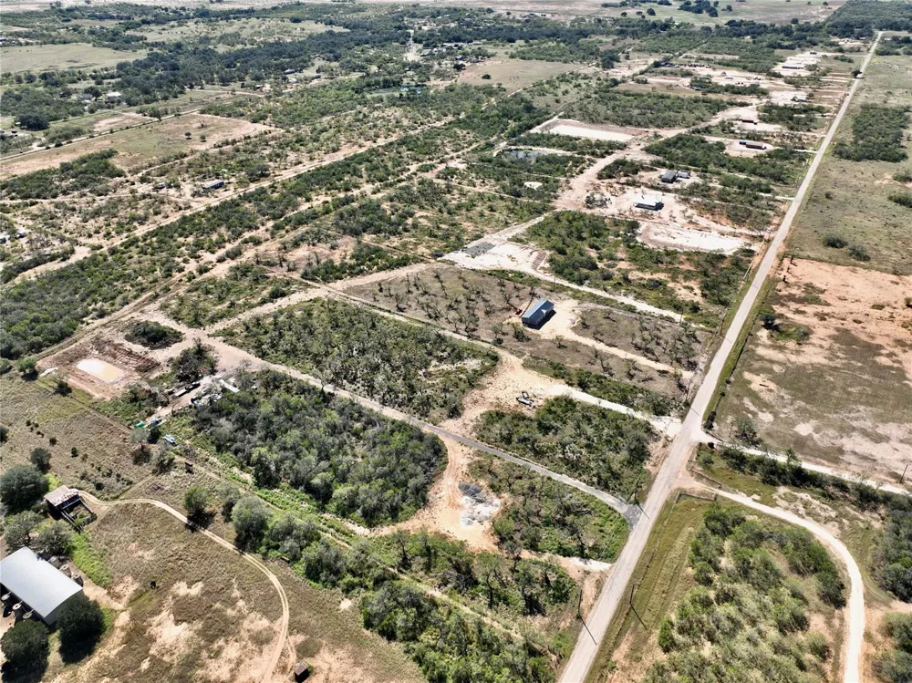 2105 County Road 124 Floresville, TX 78114