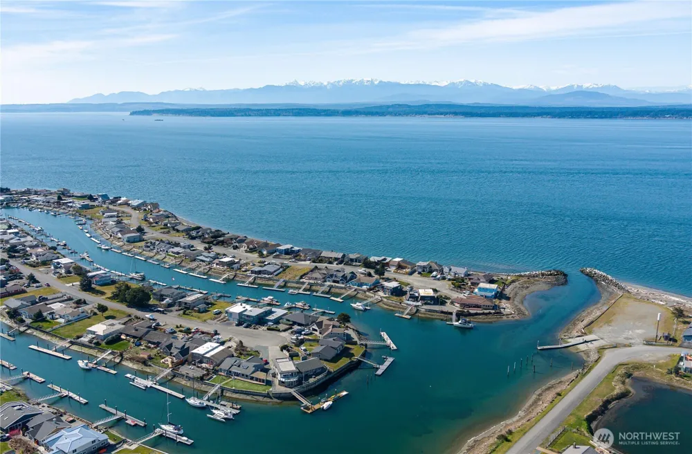 3544 Smugglers Cove Road Greenbank, WA 98253