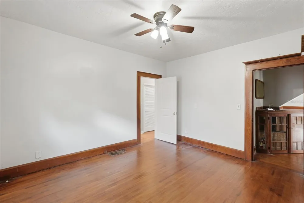 4227 2ND AVENUE St Petersburg, FL 33713