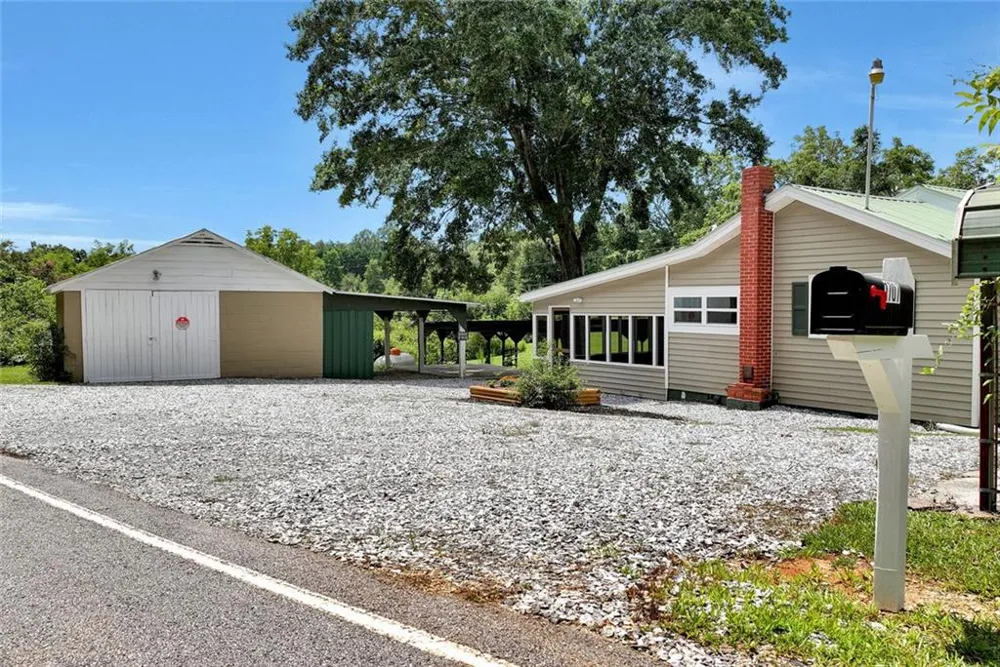1707 Buena Vista Drive Toccoa, GA 30577