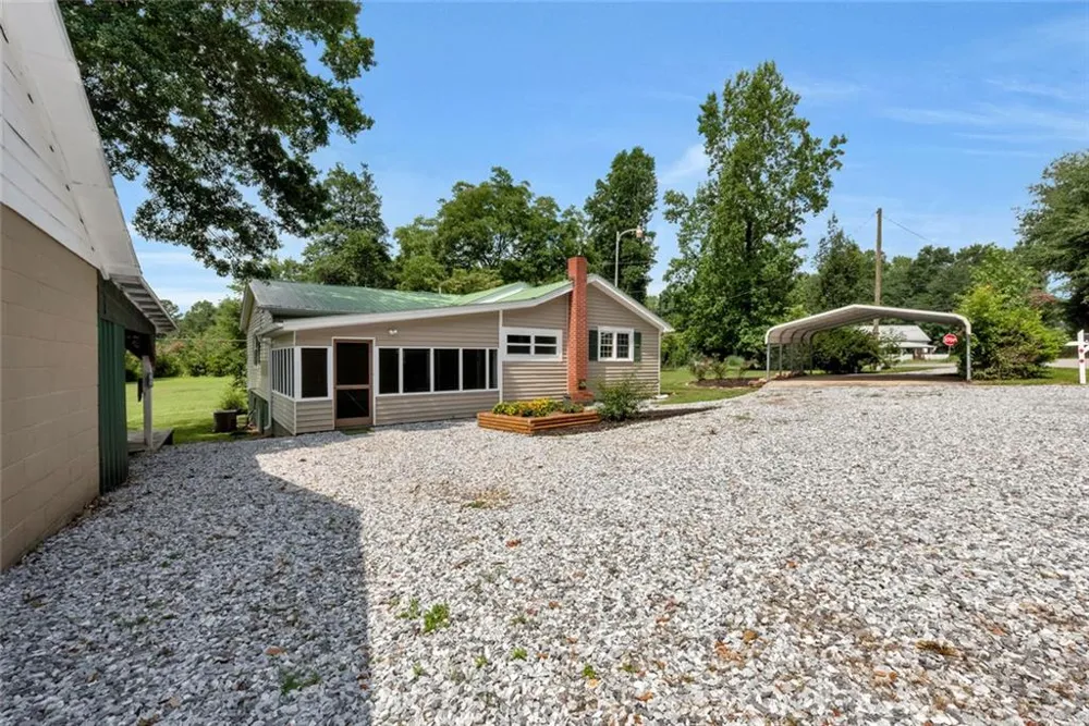 1707 Buena Vista Drive Toccoa, GA 30577