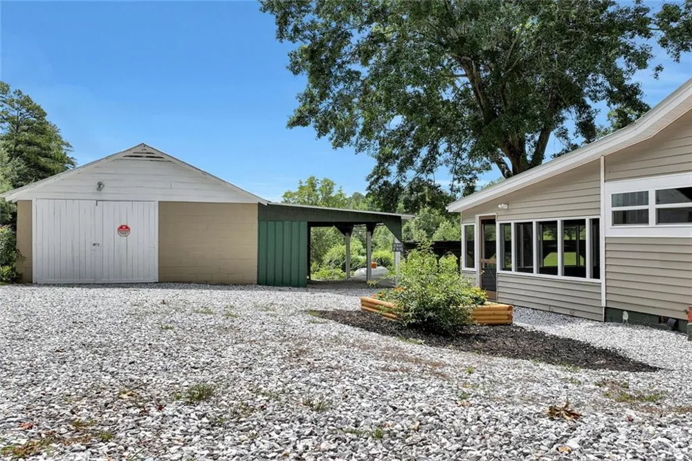 1707 Buena Vista Drive Toccoa, GA 30577