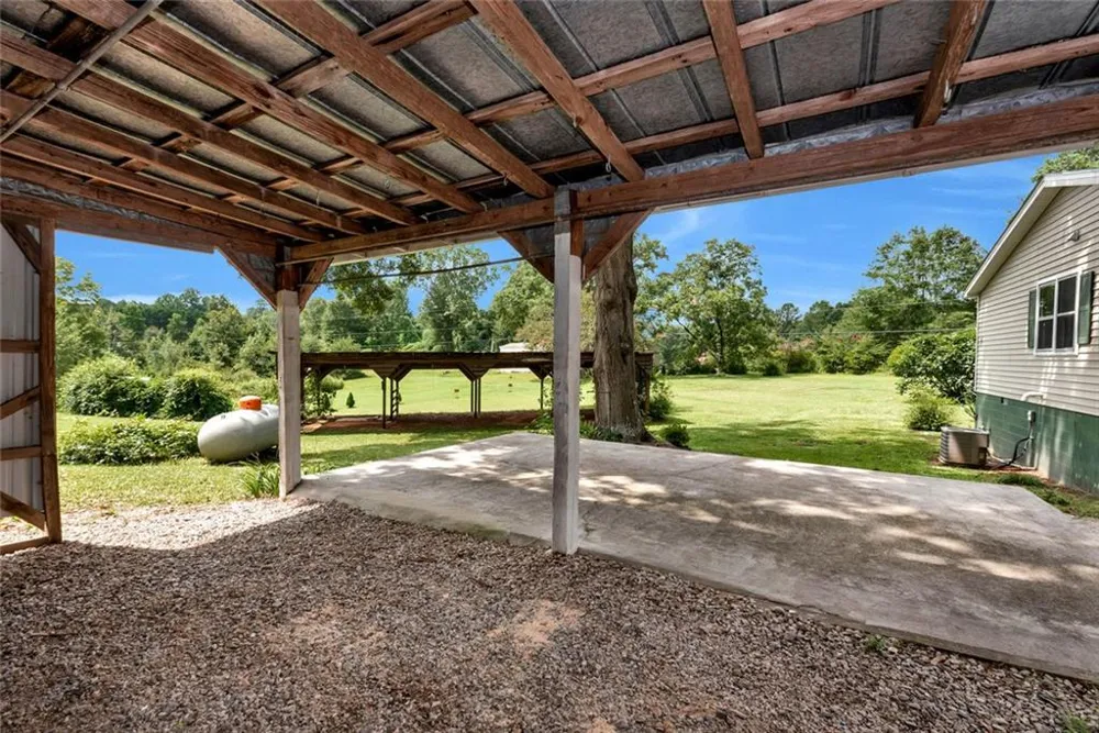 1707 Buena Vista Drive Toccoa, GA 30577