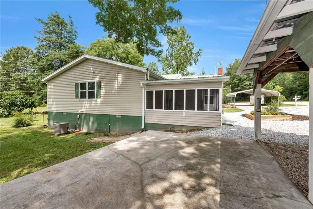 1707 Buena Vista Drive Toccoa, GA 30577