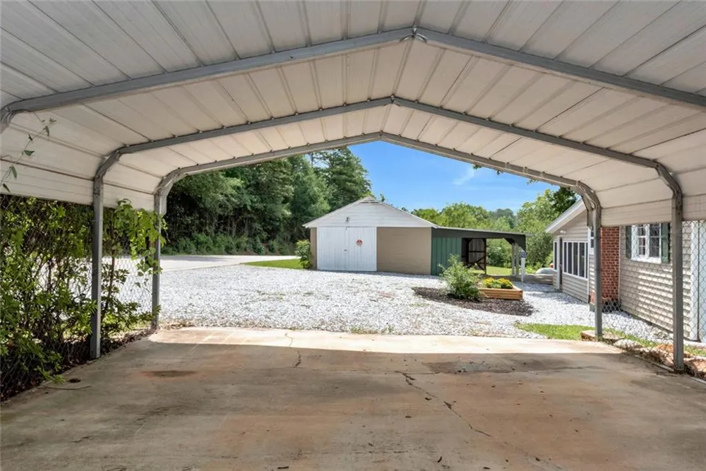 1707 Buena Vista Drive Toccoa, GA 30577