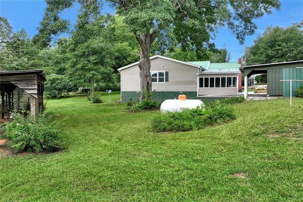 1707 Buena Vista Drive Toccoa, GA 30577