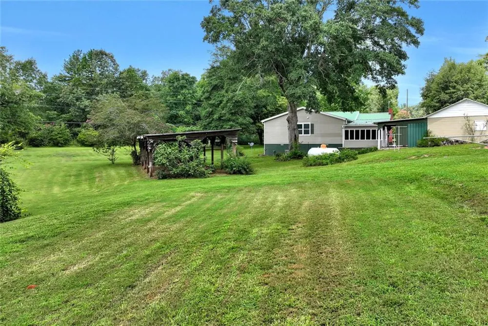 1707 Buena Vista Drive Toccoa, GA 30577