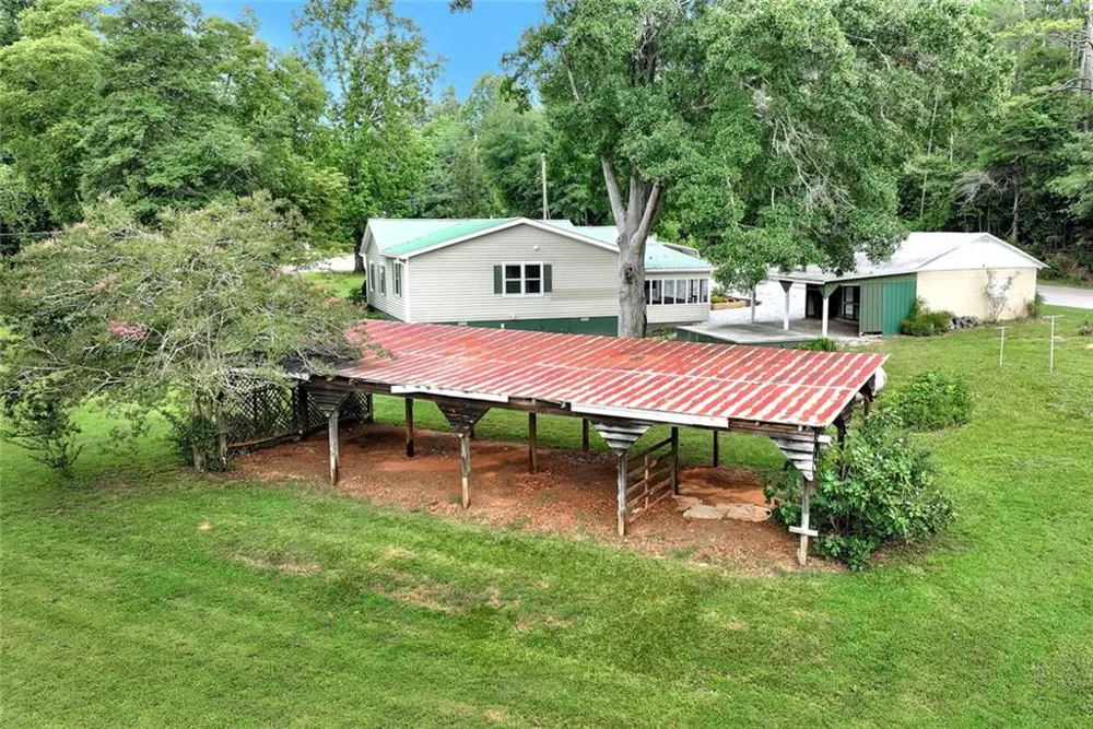 1707 Buena Vista Drive Toccoa, GA 30577