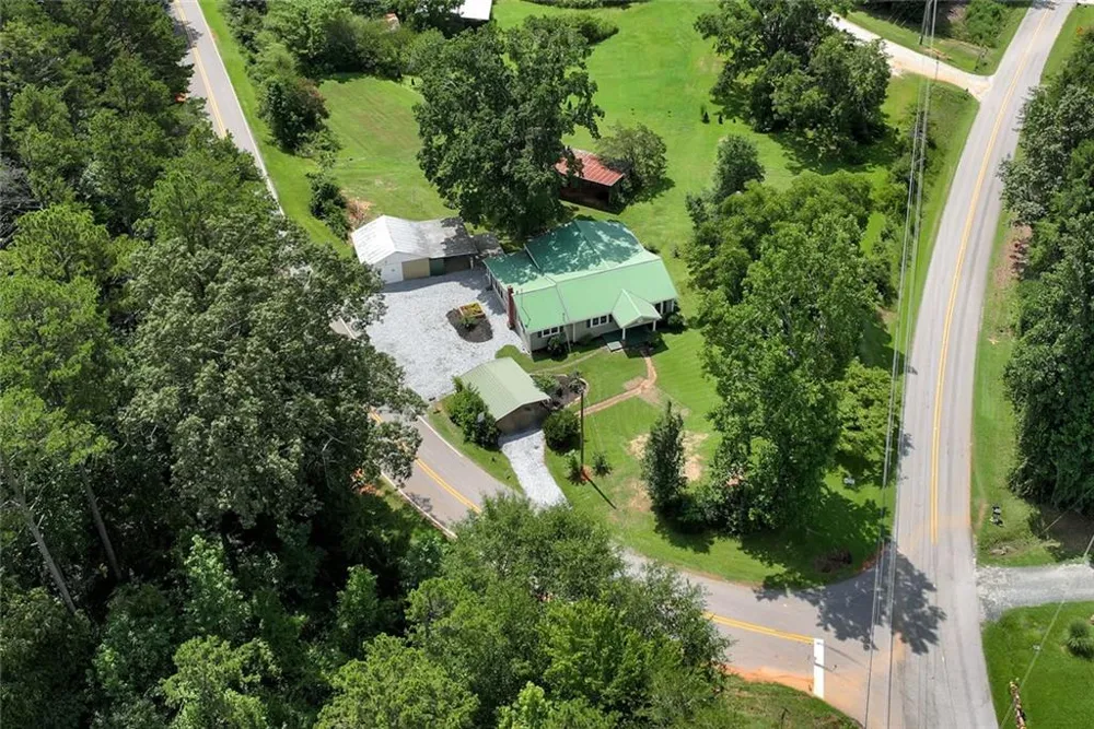 1707 Buena Vista Drive Toccoa, GA 30577