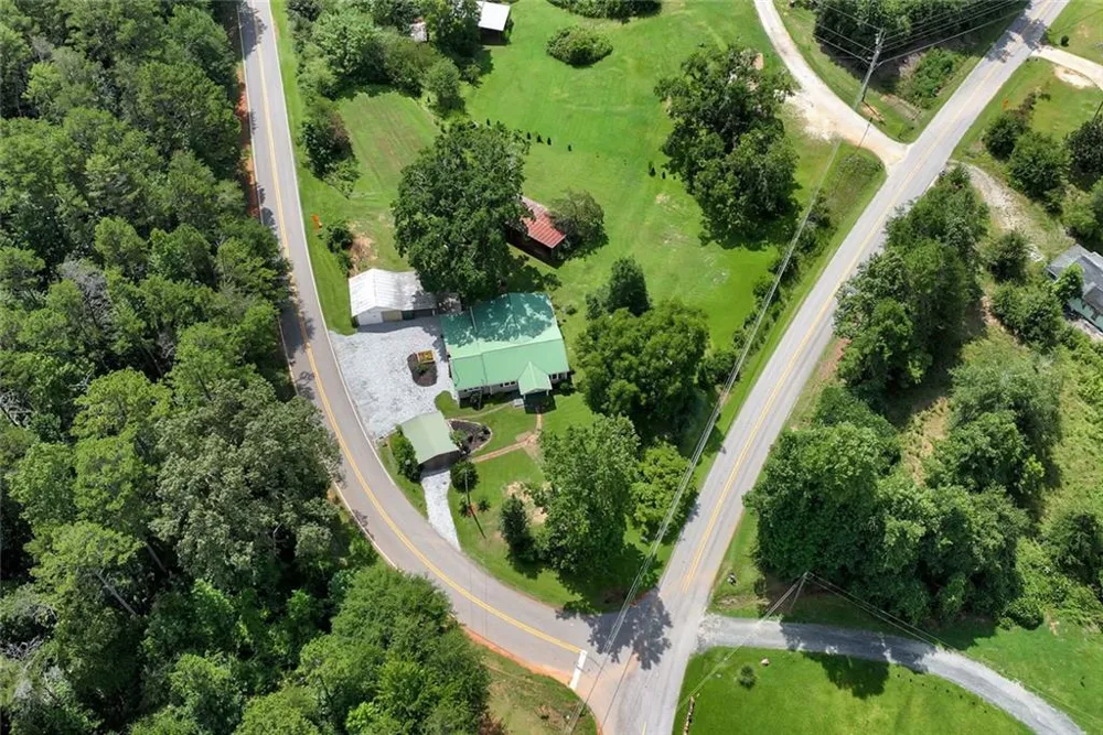 1707 Buena Vista Drive Toccoa, GA 30577