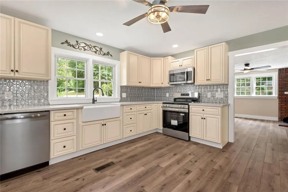 1707 Buena Vista Drive Toccoa, GA 30577