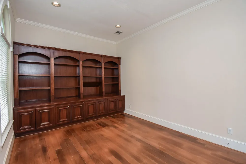 3213 Mcculloch Circle Houston, TX 77056