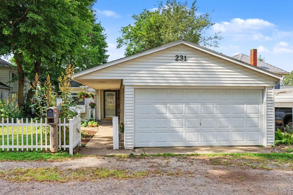 231 Lakeside Drive Leoni Township, MI 49254