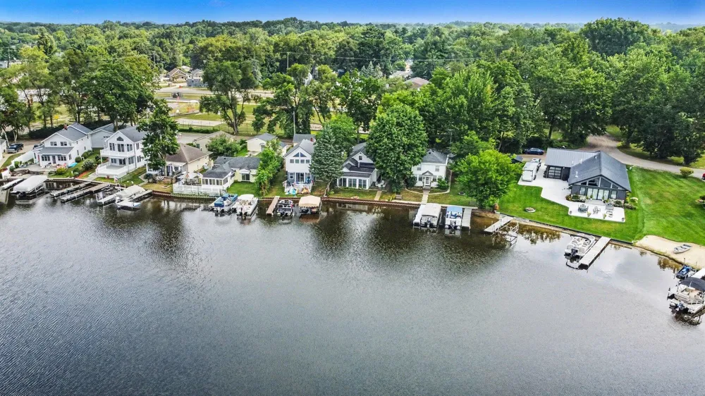 231 Lakeside Drive Leoni Township, MI 49254