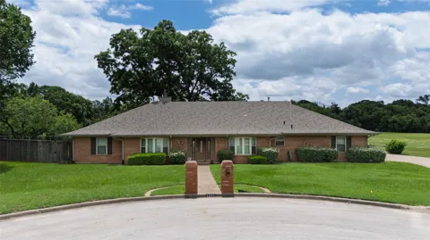 1215 Oakwood Trail