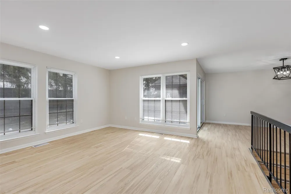 40526 Newport Drive Plymouth Charter Township, MI 48170