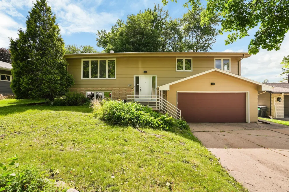 4018 Shamrock Drive NE Saint Anthony, MN 55421