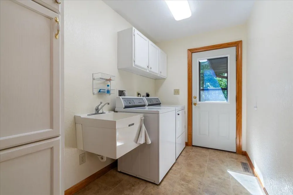11808 Maplewood Drive SW East Gull Lake, MN 56401