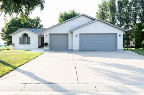 25 Benson Drive S