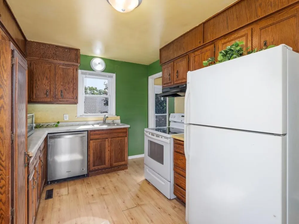 2920 W 71 1/2 STREET Richfield, MN 55423