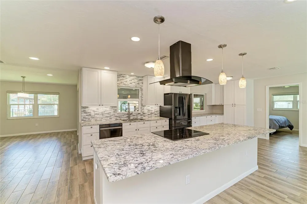 2011 37TH STREET W Bradenton, FL 34205