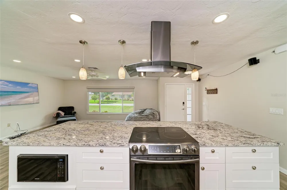2011 37TH STREET W Bradenton, FL 34205