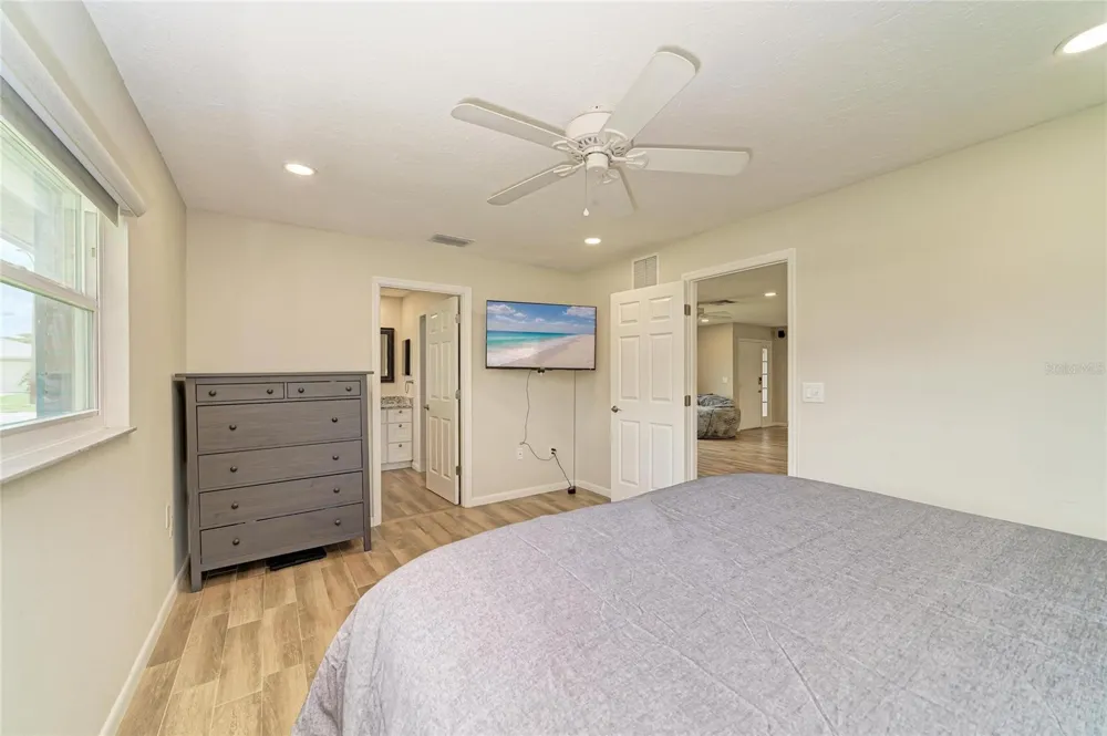 2011 37TH STREET W Bradenton, FL 34205