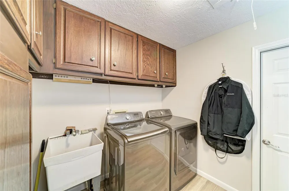 2011 37TH STREET W Bradenton, FL 34205