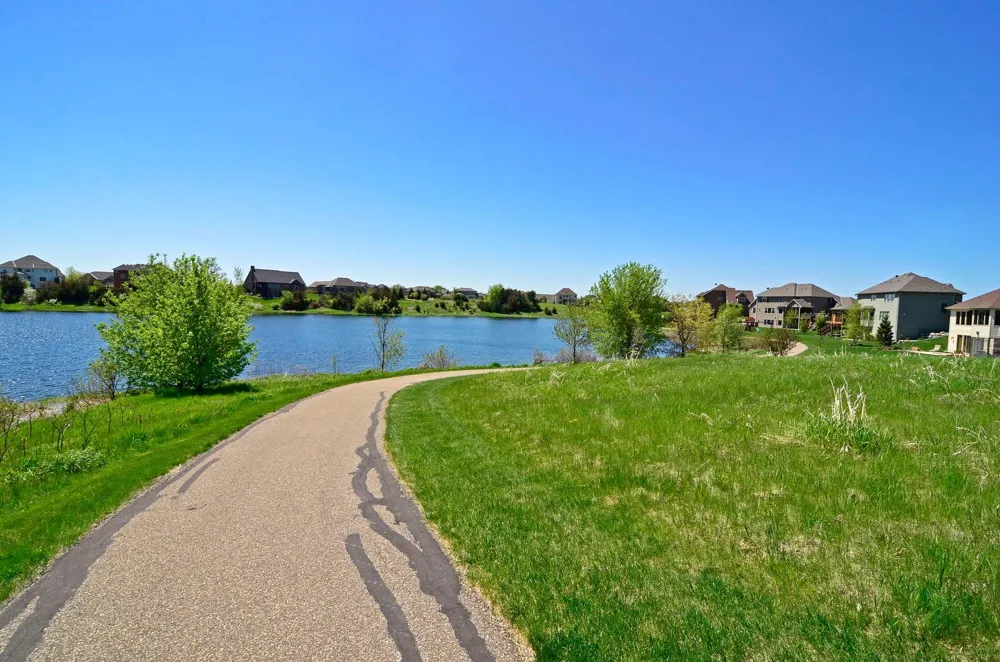 8585 Kelzer Pond Drive Victoria, MN 55386