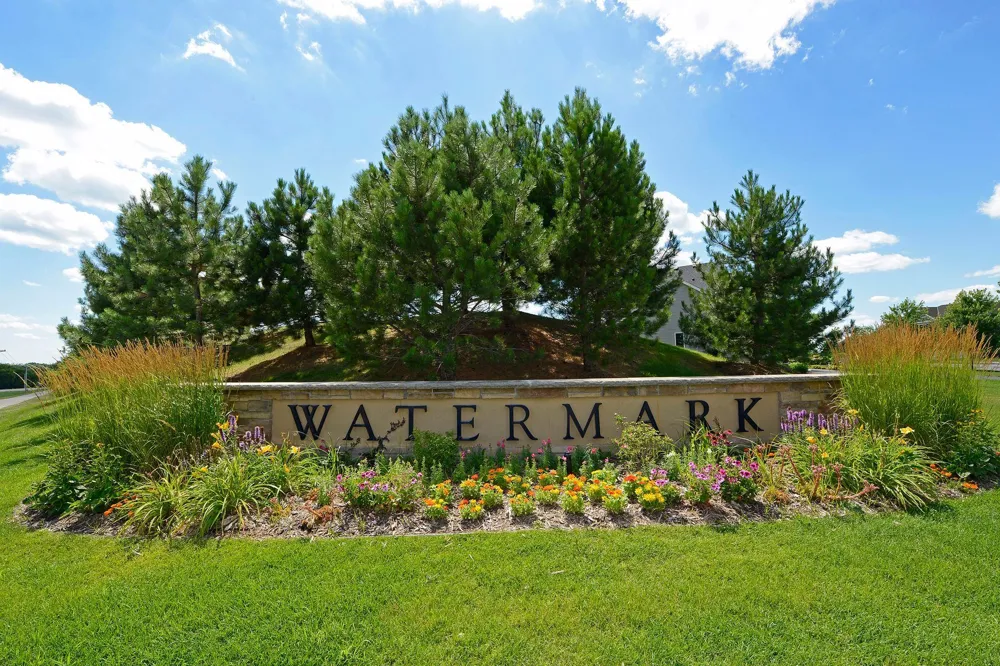 8585 Kelzer Pond Drive Victoria, MN 55386