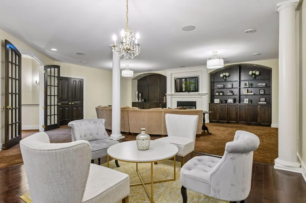 8585 Kelzer Pond Drive Victoria, MN 55386