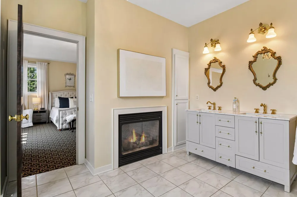 8585 Kelzer Pond Drive Victoria, MN 55386