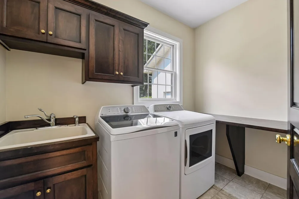 8585 Kelzer Pond Drive Victoria, MN 55386