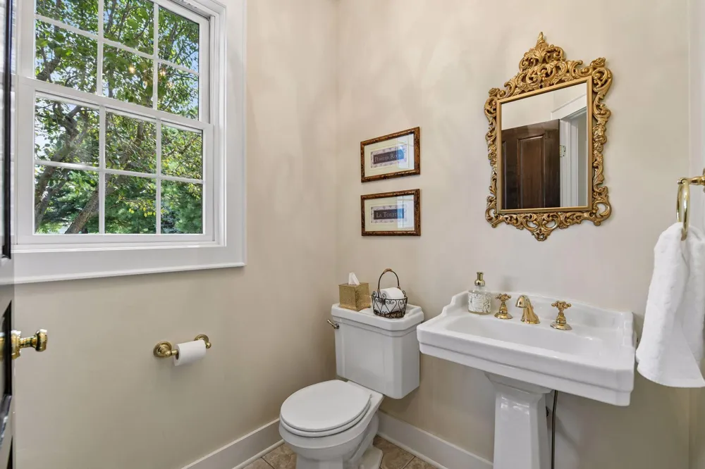 8585 Kelzer Pond Drive Victoria, MN 55386