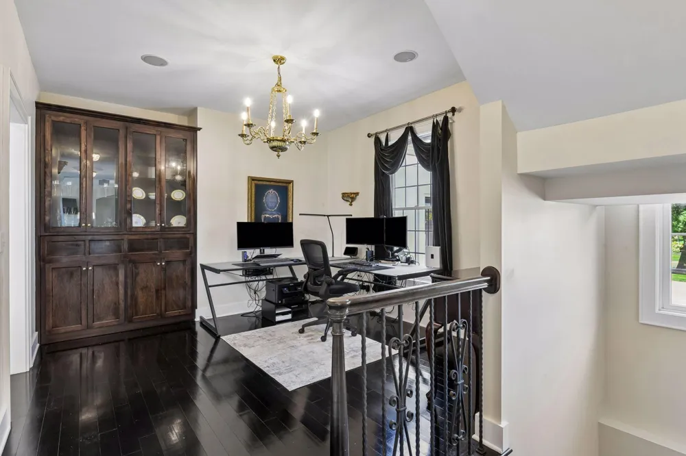 8585 Kelzer Pond Drive Victoria, MN 55386