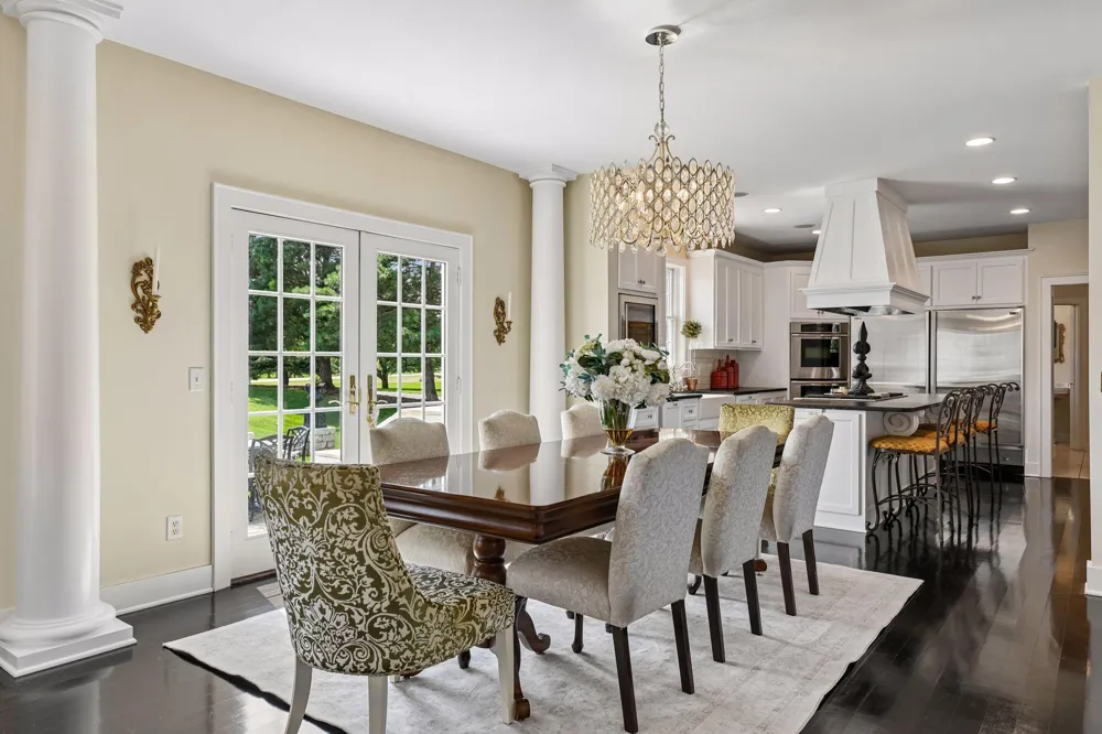 8585 Kelzer Pond Drive Victoria, MN 55386