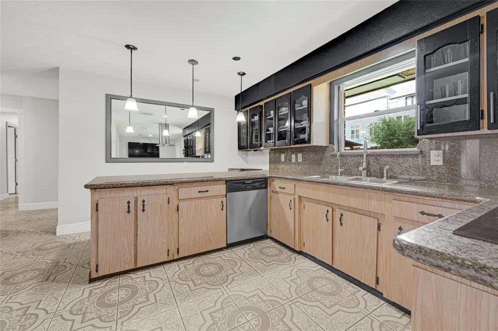 1613 Wycliffe Drive Houston, TX 77043