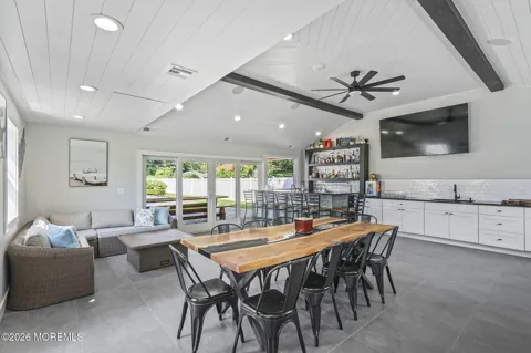 12 Reid Street